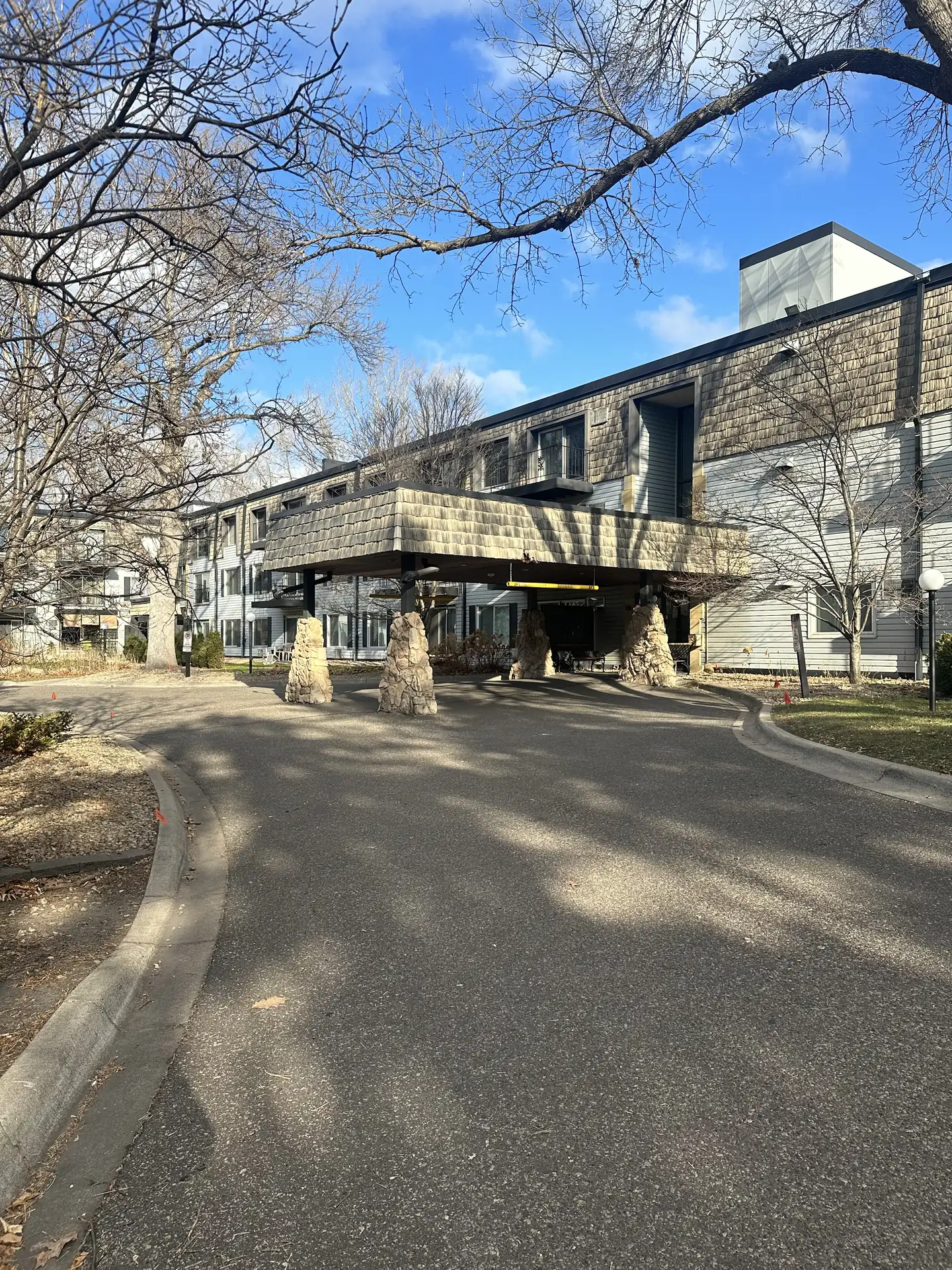 Driveway approach to the office building at 183 Little Canada Rd E in Little Canada, Minnesota, home to Andrade Law's office