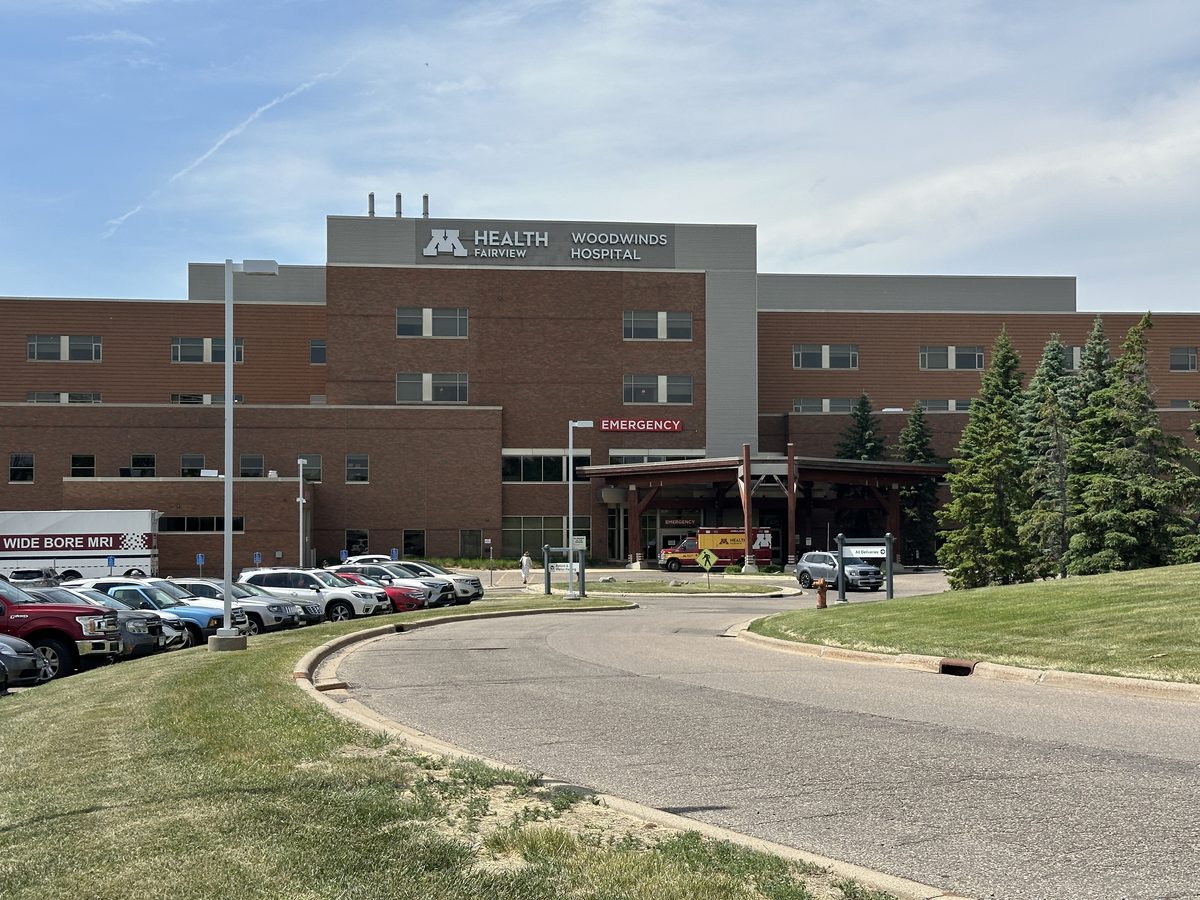 Grounds and approach at M Health Fairview Woodwinds Hospital in Woodbury