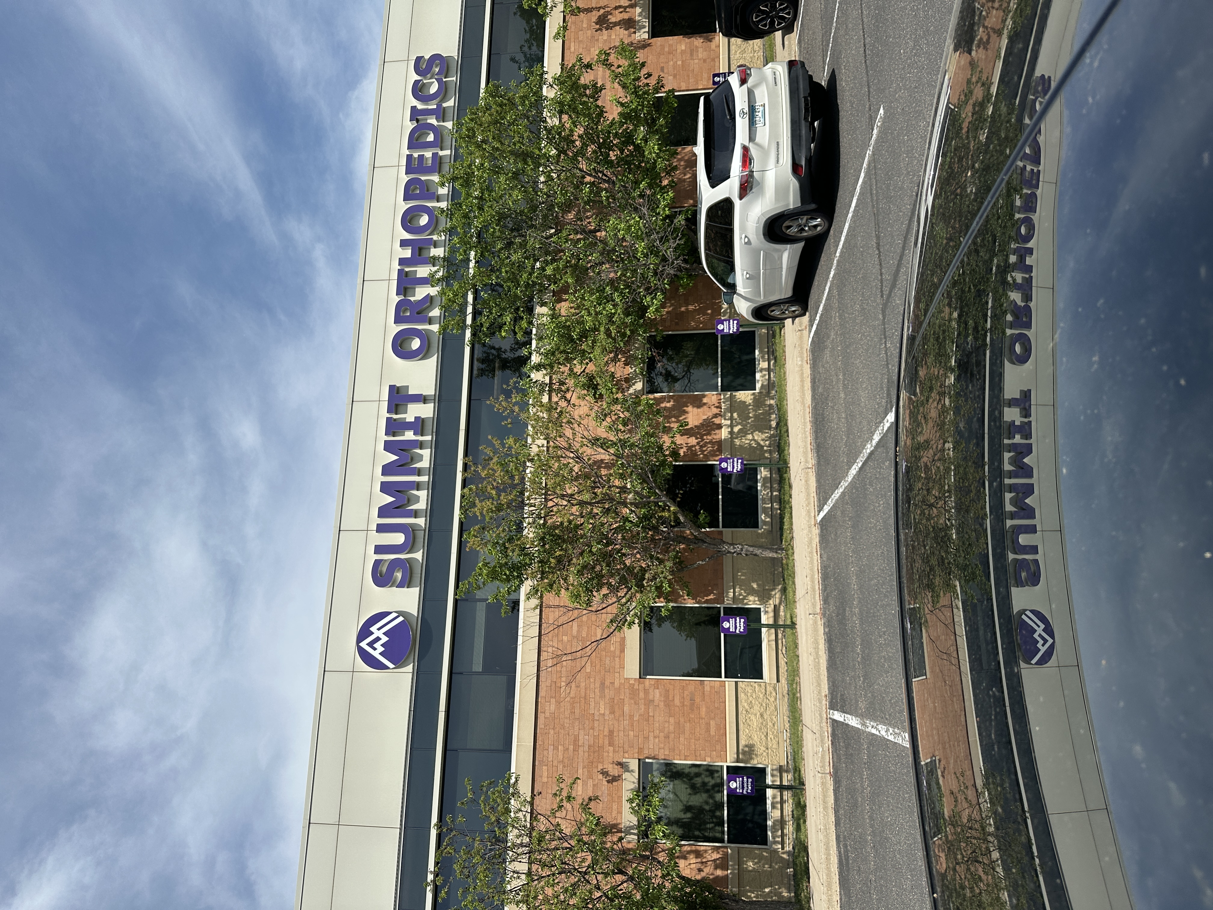 Summit Orthopedics Woodbury – Woodlake Center at 2090 Woodwinds Drive in Woodbury, Minnesota