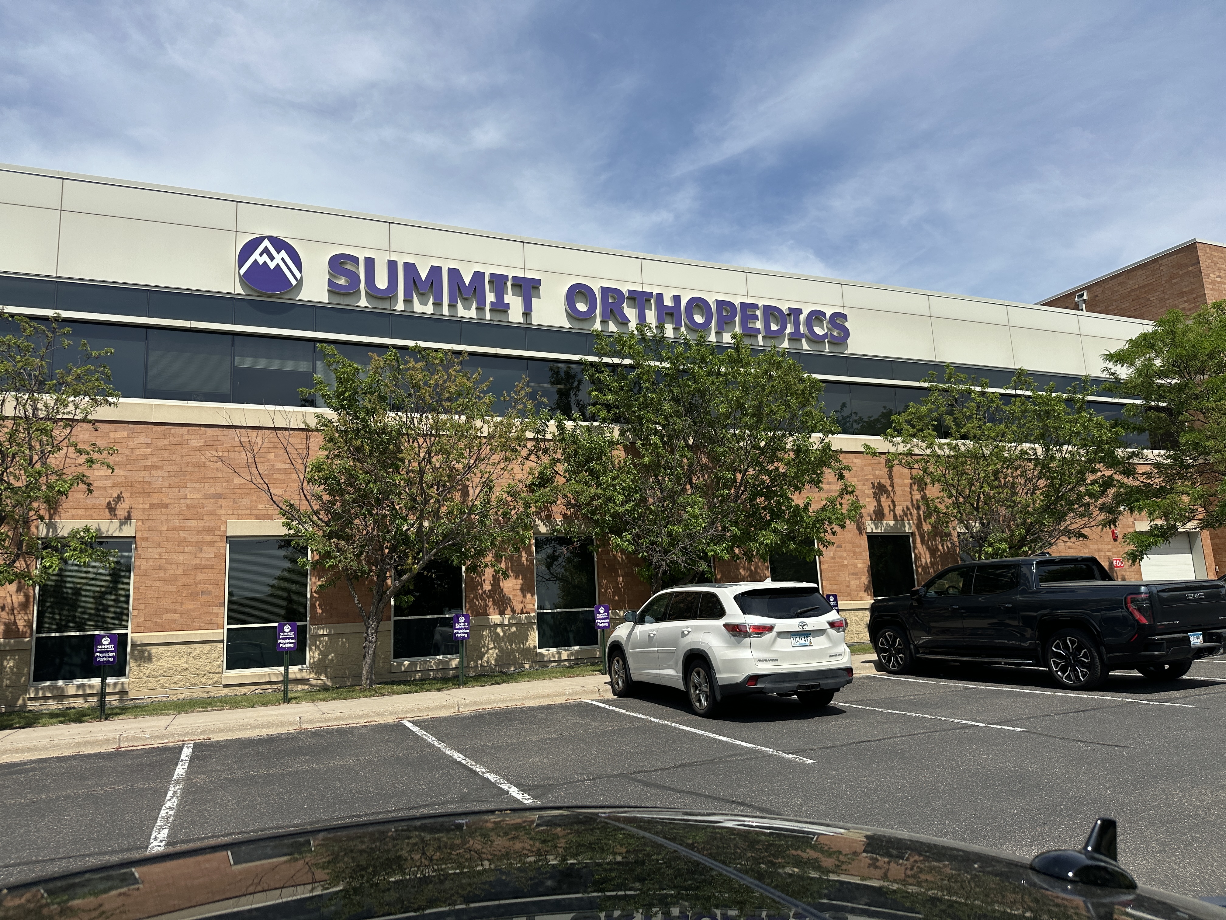 Summit Orthopedics Woodbury – Woodlake Center, Woodwinds Drive medical campus, Woodbury, Minnesota