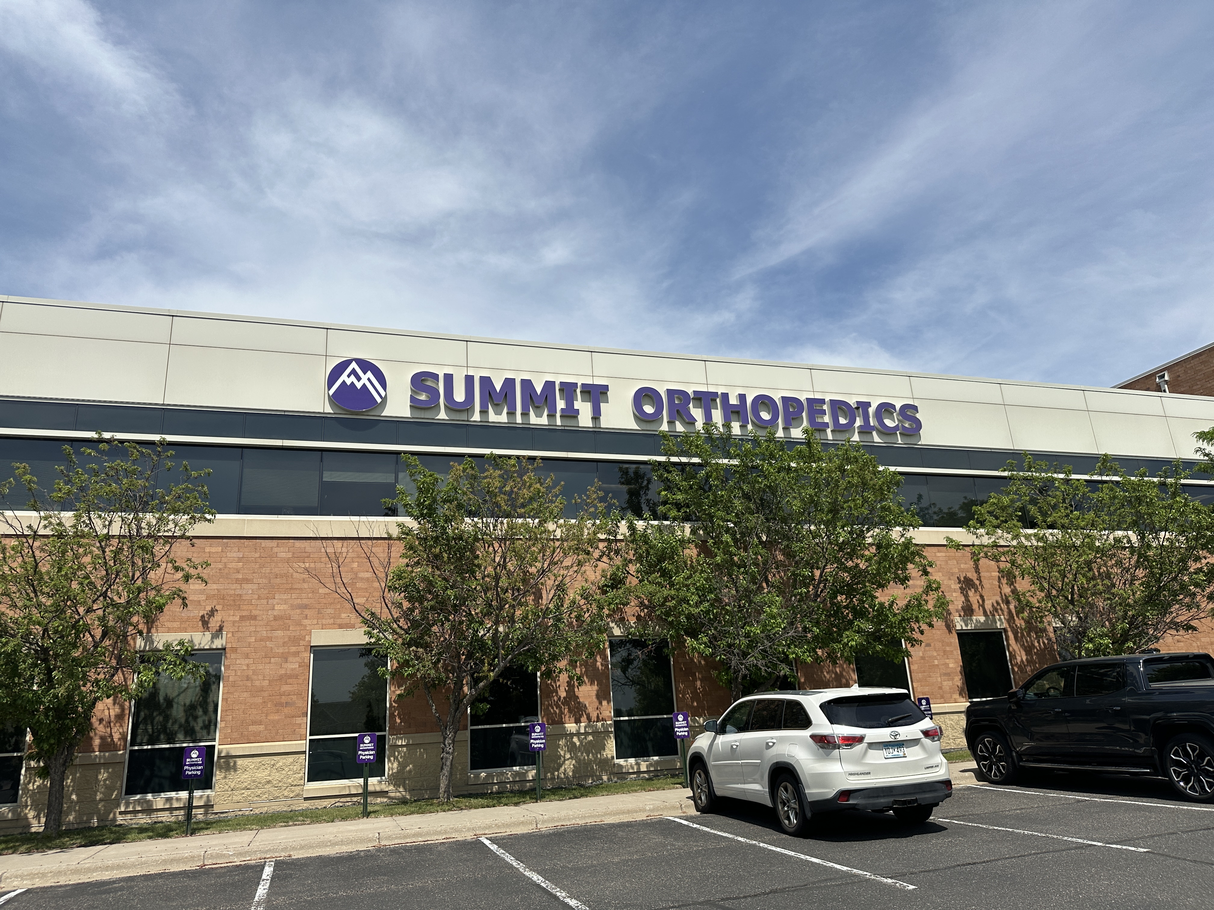 Woodlake Center clinic site at Summit Orthopedics Woodbury, Minnesota